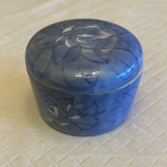 VTG Jewelry Box Flower White Blue Porcelain Ceramic Mid Century (Chip pic above) - Picture 1 of 6